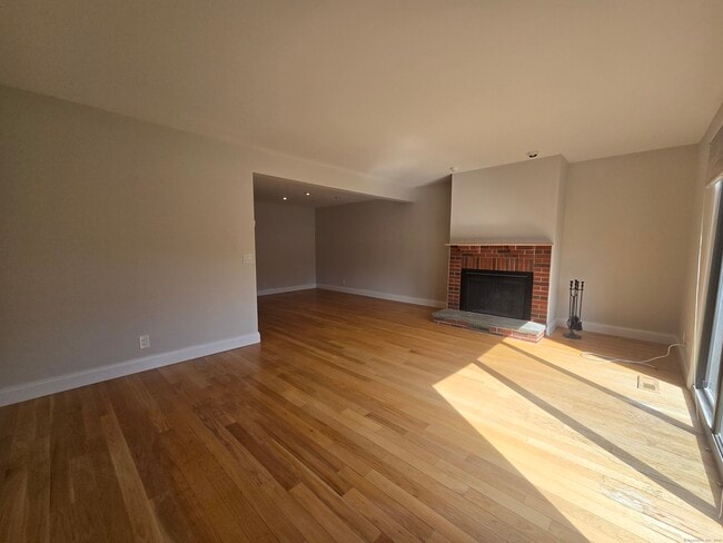 Building Photo - 237 Strawberry Hill Ave