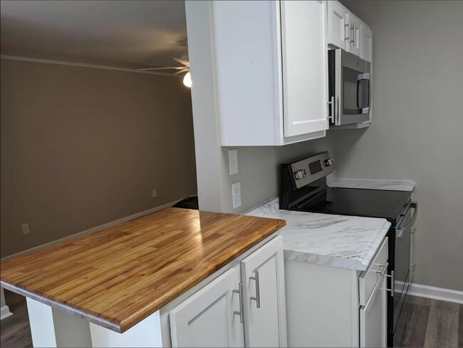 Building Photo - 201 Acklen Park Dr