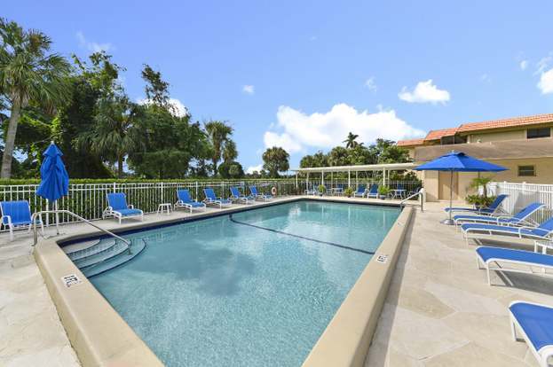 Building Photo - 250 Jacaranda Dr