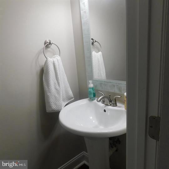 Building Photo - 567 Lancaster Pl