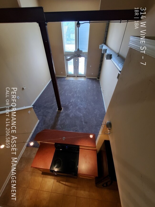 Building Photo - Unique 1BD/1BA Loft Style Condo