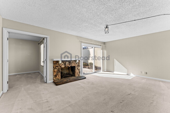 Building Photo - 5580 Greenpoint Ct