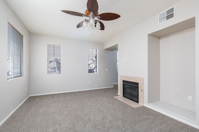 Building Photo - NW townhome with 2 car garage in gated community.