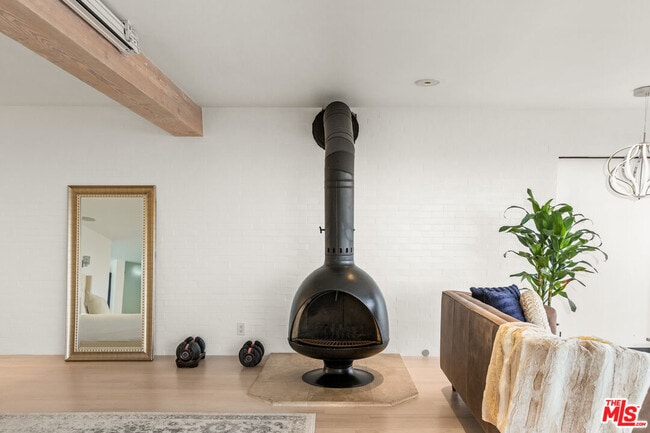 Building Photo - 8308 Grand View Dr