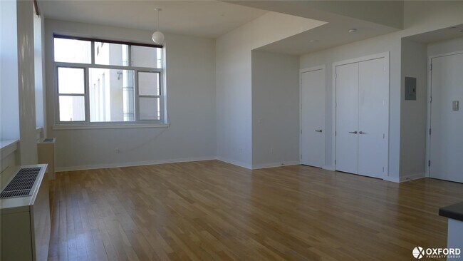 Building Photo - 71-13 60th Lane