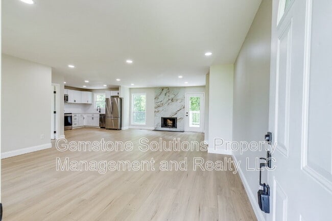 Building Photo - 919 Oak Meadow Dr