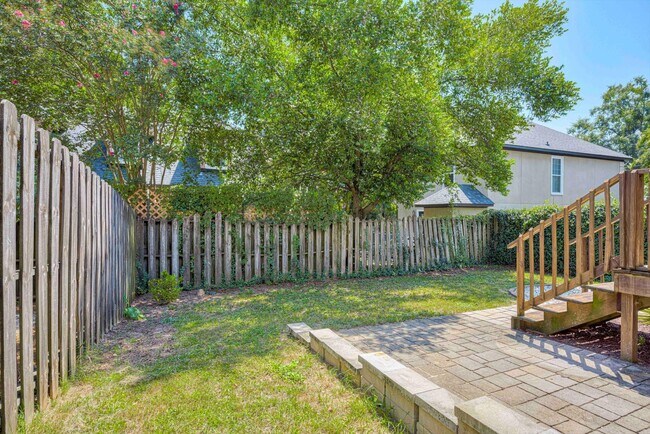 Building Photo - 1054 Hickman Rd