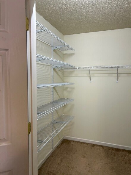 Bedroom 2 closet - 4505 Garden Club St