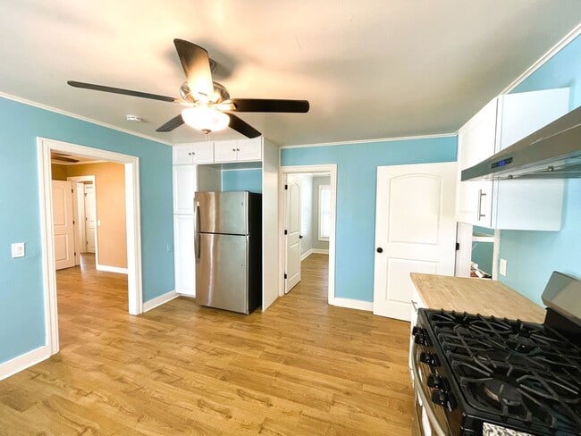 Building Photo - 5250 Whispering Creek Dr