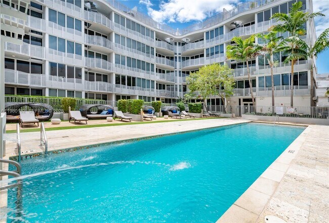 Building Photo - 2100 Park Ave