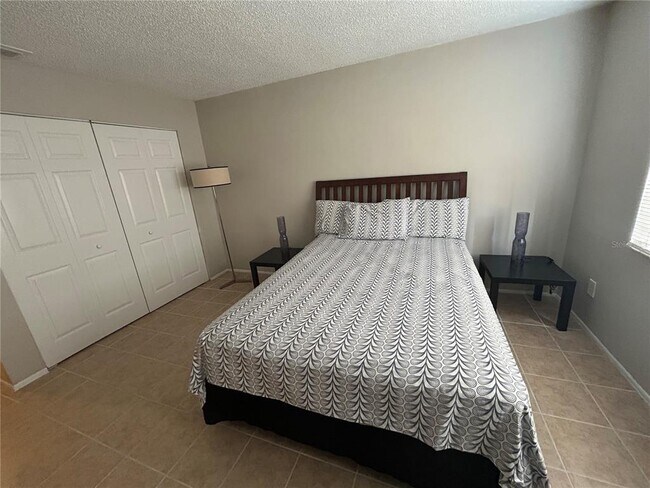 Building Photo - 636 Kenwick Cir
