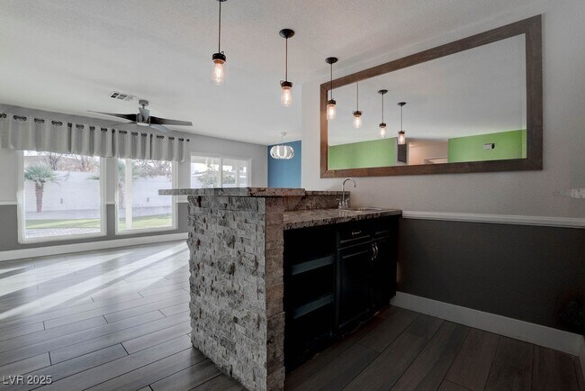 Building Photo - 908 Bonita Ave