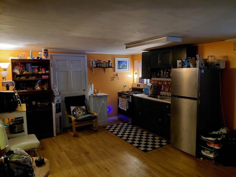 Building Photo - 6641 N Campbell Ave