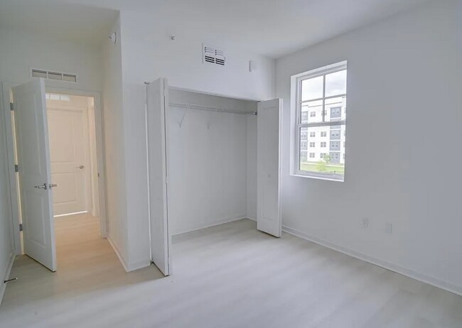 Building Photo - Top Floor Corner Unit – Brand New 3/2 Condo with Balcony in Millenia Park *** Only $1995/mo ***