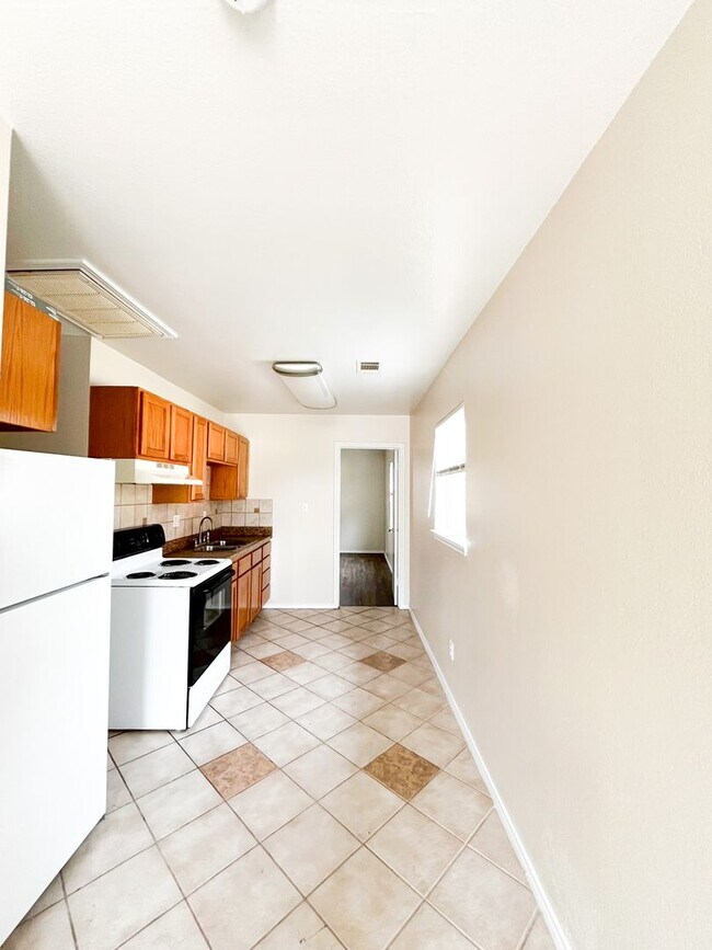 Building Photo - 211 W Bobwhite Ln