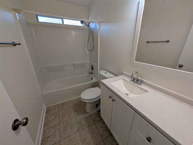 Building Photo - beautiful 3-bedroom, 2.5-bath home in the heart of Tomball!