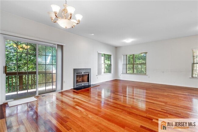 Building Photo - 9 E Burgess Dr