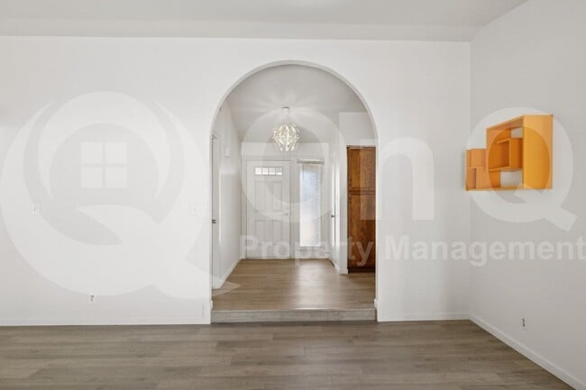 Building Photo - 9300 E Kalil Dr