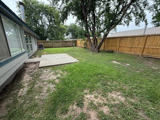 Building Photo - 2812 Forest Hills Dr