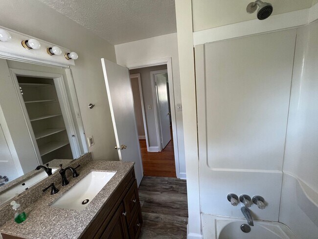 Building Photo - 1302 Penley Blvd