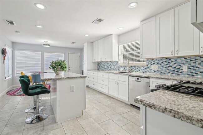 Building Photo - 14115 Briarhills Pkwy