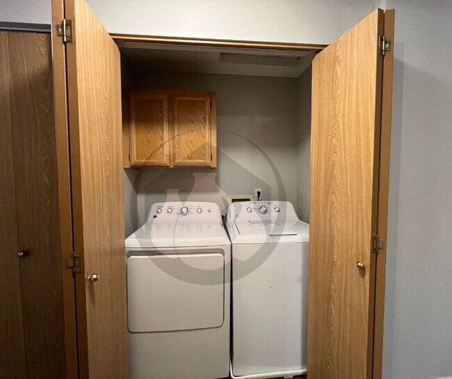 Building Photo - Single Level House - Move-in Ready Early July