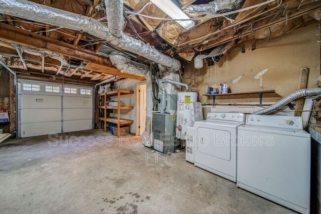 Building Photo - 4734 N Springs Rd NW