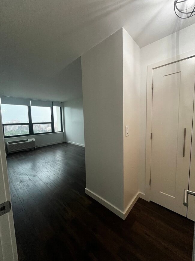 Building Photo - 5100 N Marine Dr