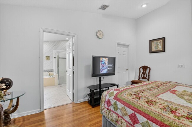 Building Photo - 7470 Chorale Rd