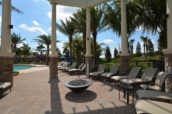 Building Photo - 8630 Lakeside Bnd