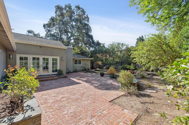 Building Photo - Charming 3-Bedroom Home with Office in desirable Old Palo Alto neighborhood with AC