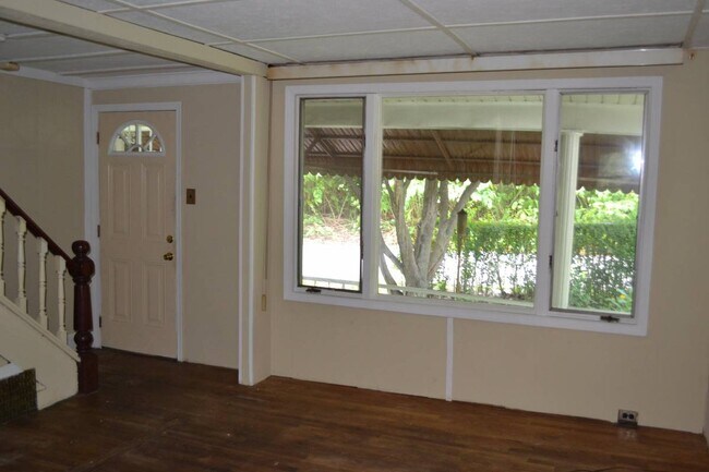 Building Photo - 1024 Bennett Ave