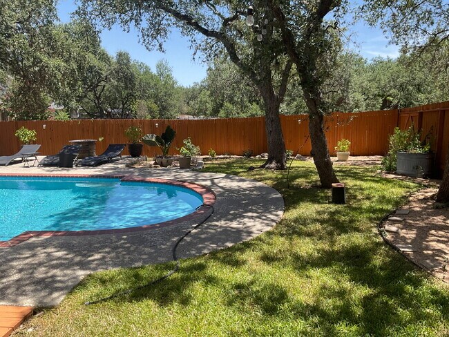 Building Photo - 4 Bedroom Oasis with Pool, Close to Milita...