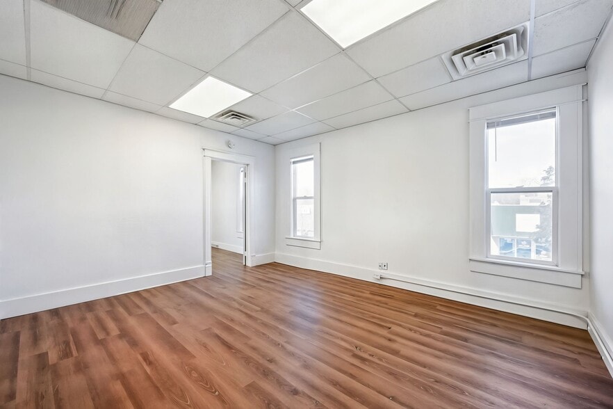 Building Photo - 5 S Parish Ave