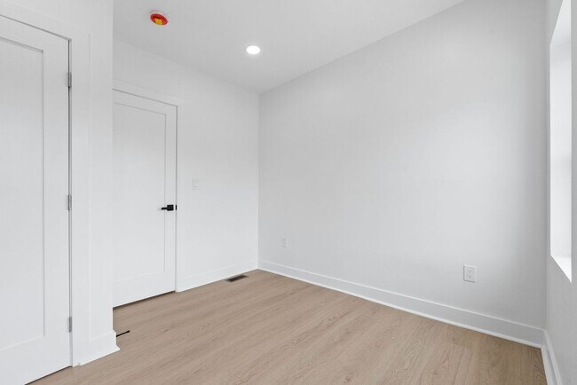 Building Photo - 203 S Madeira St