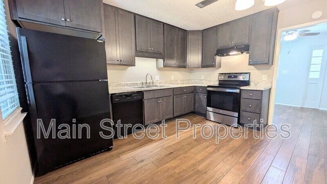 Building Photo - 9648 Hollowbrook Dr