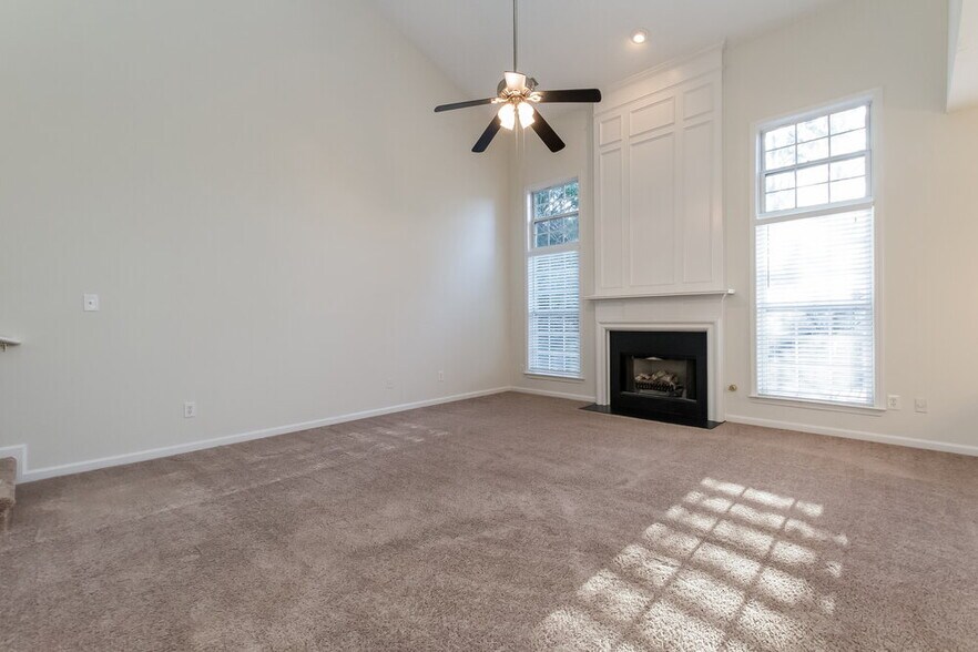 Building Photo - 3740 Ridgefair Dr