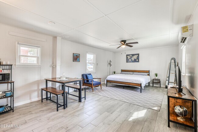 Building Photo - 2729 Pershing Dr
