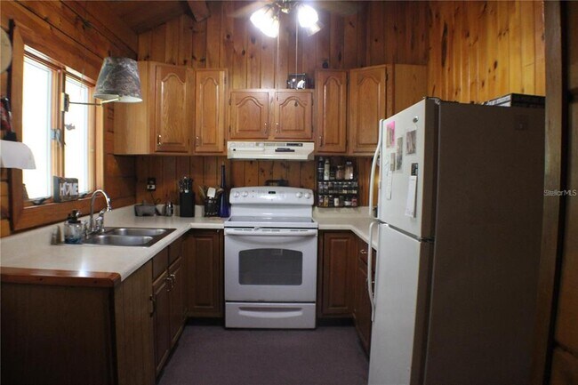 Building Photo - 3045 Yorkshire Dr