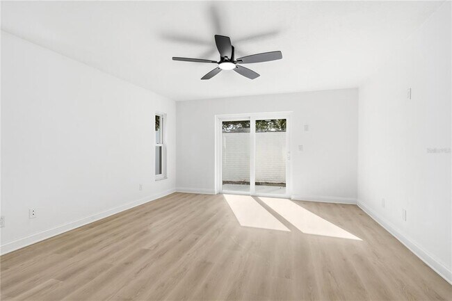 Building Photo - 1985 Japonica Rd