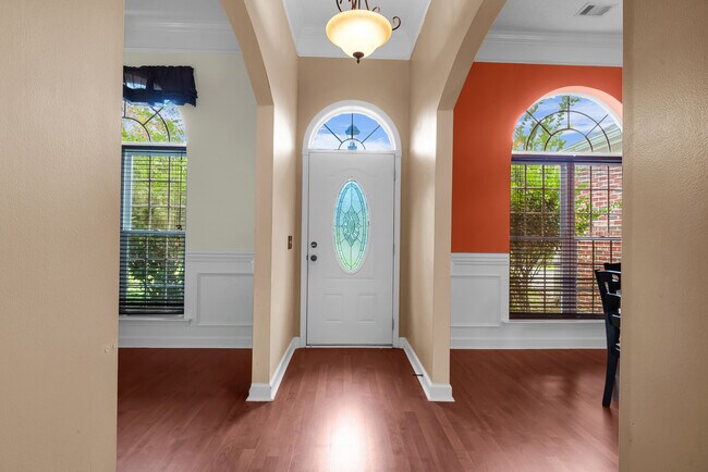 Building Photo - 68 Lincoln Way