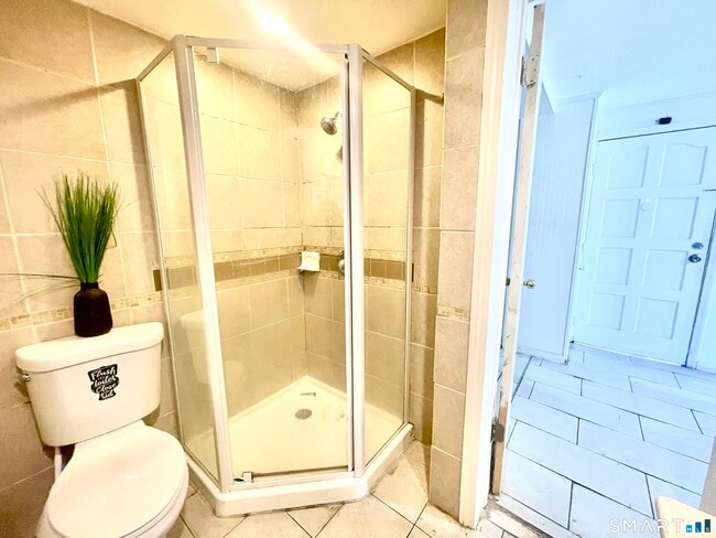 Building Photo - 128 Franklin St