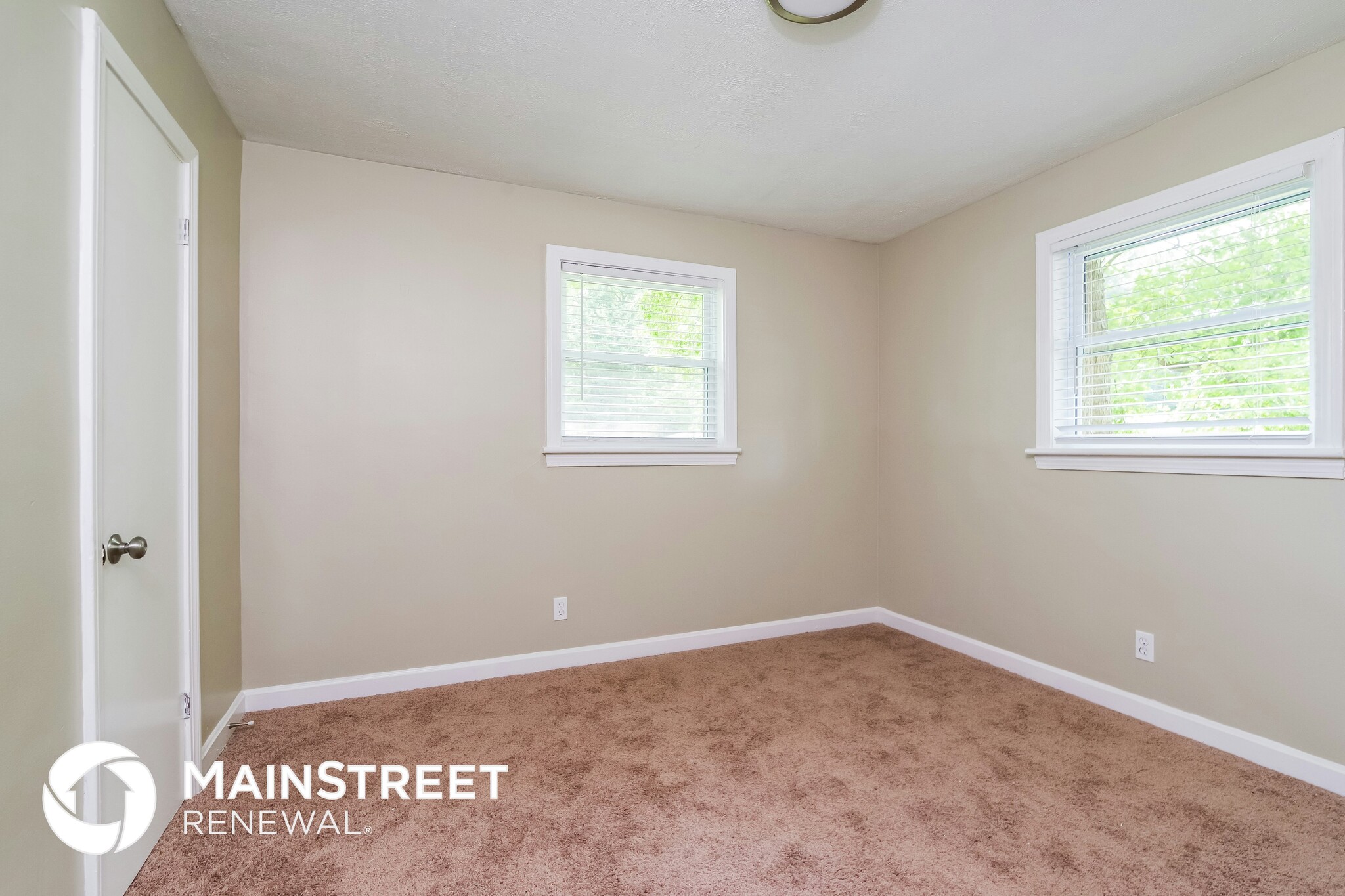 Building Photo - 2215 Cavalier Dr