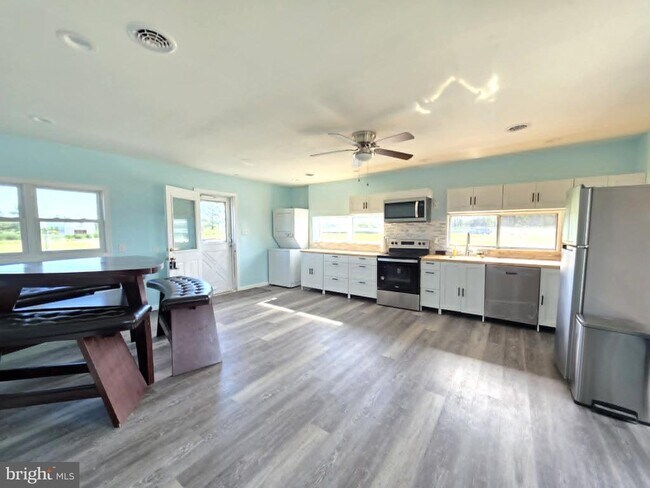 Building Photo - 22931 Steele Dr