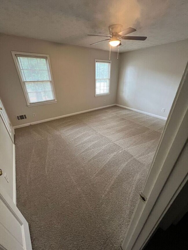 Building Photo - READY NOW!!! 2 bedroom townhouse available in Lawrenceville!