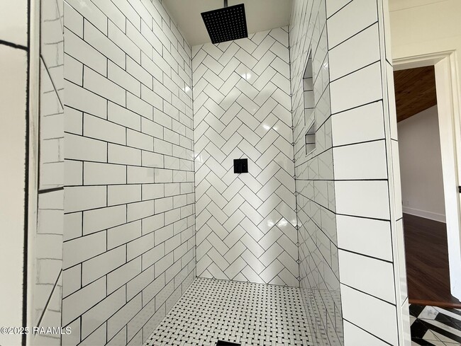 Building Photo - 1014 Napoleon Ave