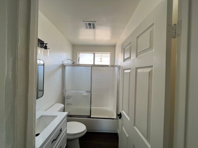 Building Photo - 1415 Seward St