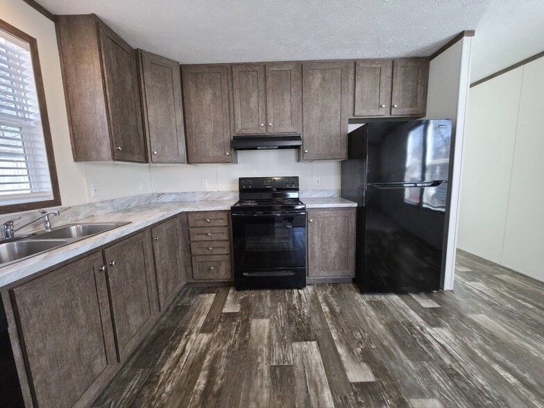 Building Photo - 1319 W Plum St