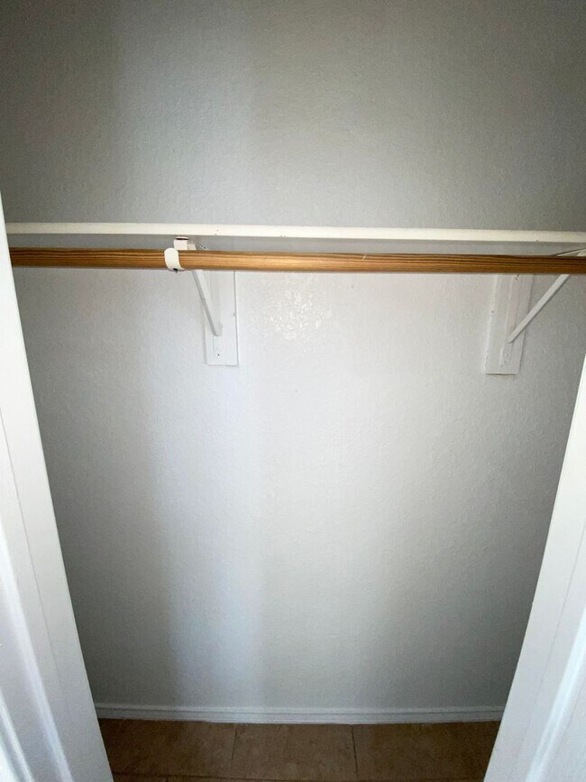 Building Photo - 2805 Lucille Dr