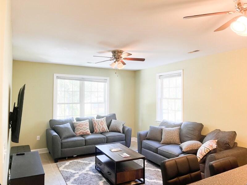 Building Photo - 1152 Bradford Ave